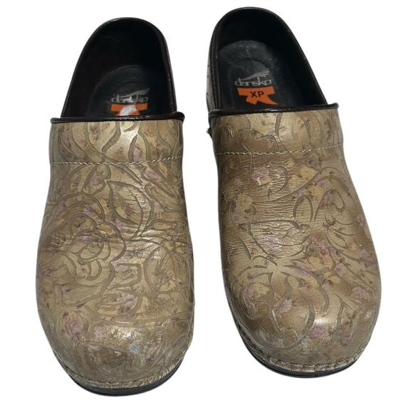 Dansko XP Floral Leather Clogs Slip Resistant Slip On Nurse Shoes Metallic - Picture 2 of 10